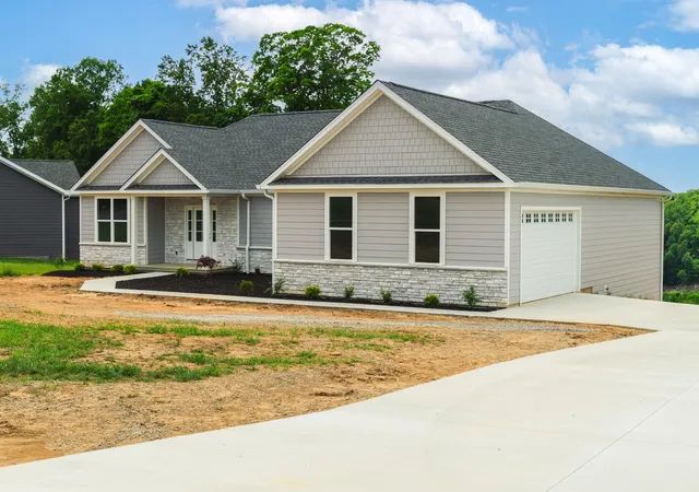 Homes for sale in Russell Springs, KY | 634 Beacon St, Russell Springs, KY 42642 | MLS# 26010679