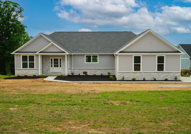 Homes for sale in Russell Springs, KY | 634 Beacon St, Russell Springs, KY 42642 | MLS# 26010679