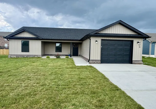 Photo 1 of Sale Pending at 116 Bow Brg Dr, Berea, KY 40403 | MLS# 26010701 | Listing updated on 2026-09-18