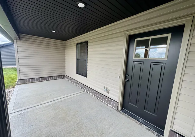 Photo 2 of Sale Pending at 116 Bow Brg Dr, Berea, KY 40403 | MLS# 26010701 | Listing updated on 2026-09-18