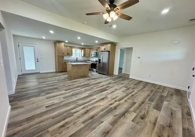 Photo 3 of Sale Pending at 116 Bow Brg Dr, Berea, KY 40403 | MLS# 26010701 | Listing updated on 2026-09-18
