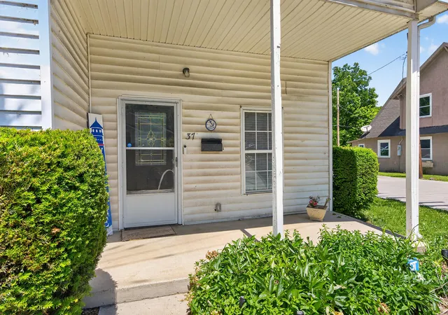 Homes for sale in Frankfort, KY | 372 Holmes St, Frankfort, KY 40601 | MLS# 26010745