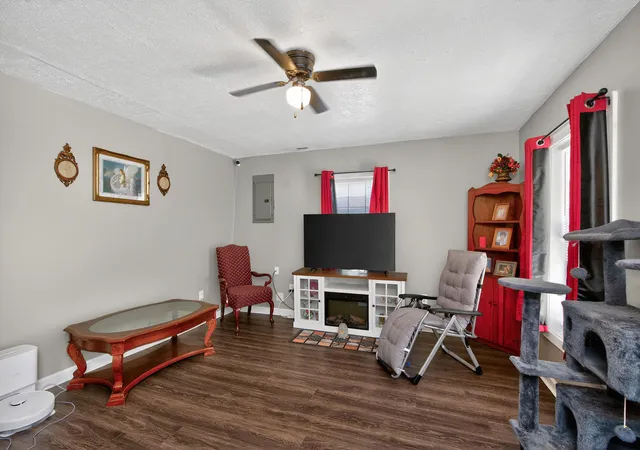 Homes for sale in Frankfort, KY | 372 Holmes St, Frankfort, KY 40601 | MLS# 26010745