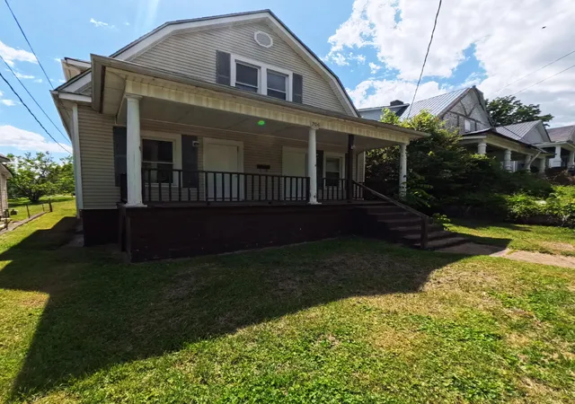 Homes for sale in Irvine, KY | 206 Kirkland Ave, Irvine, KY 40336 | MLS# 26011036