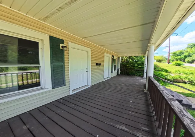 Homes for sale in Irvine, KY | 206 Kirkland Ave, Irvine, KY 40336 | MLS# 26011036