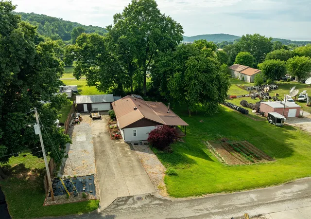 36th image of 125 Bean St, Monticello, KY 42633 | MLS# 26010794