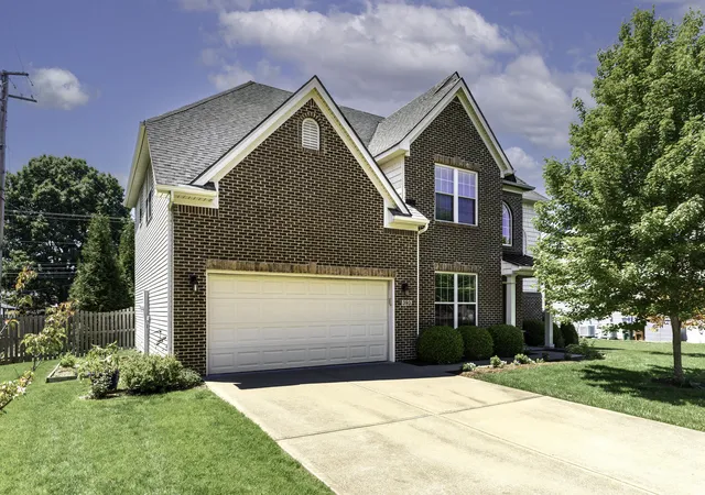 Homes for sale in Versailles, KY | 393 Gleneagles Wy, Versailles, KY 40383 | MLS# 26010956