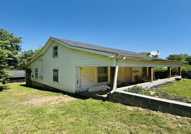 Homes for sale in Paris, KY | 3004 Cane Ridge Rd, Paris, KY 40361 | MLS# 26011256