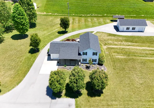 Photo 1 of Single family home for sale at 250 Peters Rd, Mc Kee, KY 40447 | MLS# 26010870 | Listing updated on 2026-09-15