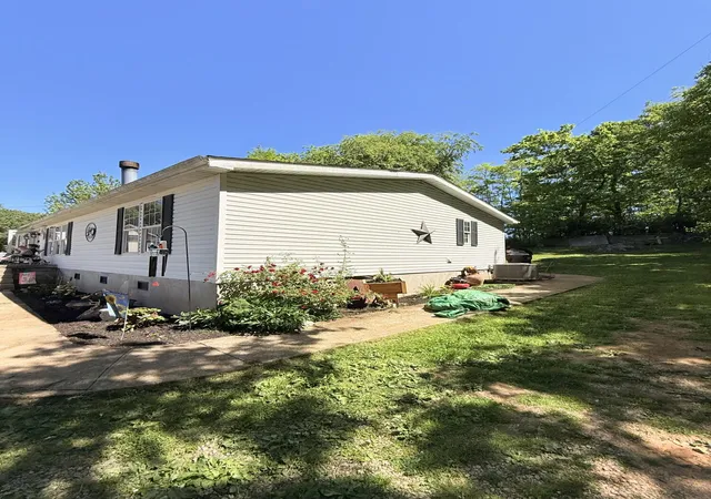 Homes for sale in Paris, KY | 3051 Cane Ridge Rd, Paris, KY 40361 | MLS# 26011250