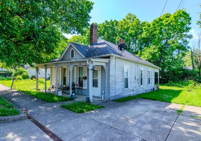 Homes for sale in Versailles, KY | 206 E Green St, Versailles, KY 40383 | MLS# 26011228
