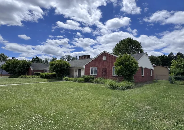 Homes for sale in Corbin, KY | 504 S Kentucky Ave, Corbin, KY 40701 | MLS# 26010990