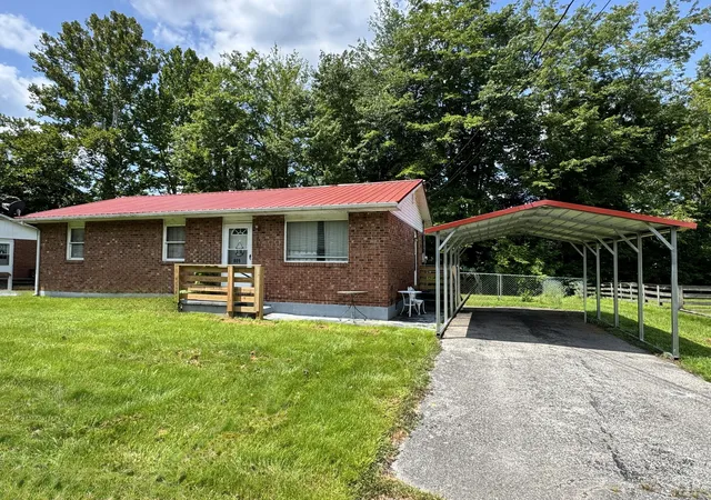 Photo 2 of Single family home for sale at 809 Boone Pl, Morehead, KY 40351 | MLS# 26011017 | Listing updated on 2026-09-12