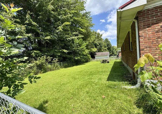 Photo 3 of Single family home for sale at 809 Boone Pl, Morehead, KY 40351 | MLS# 26011017 | Listing updated on 2026-10-13