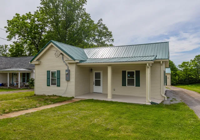 Homes for sale in Paris, KY | 1933 Thatchers Mill Rd, Paris, KY 40361 | MLS# 26011058