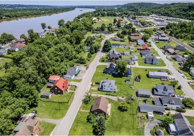 Homes for sale in Greenup, KY | 1212 Walnut St, Greenup, KY 41144 | MLS# 26014984