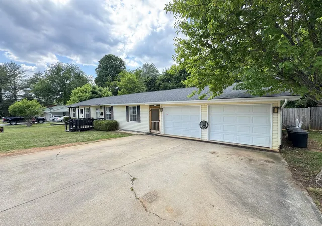 Homes for sale in Monticello, KY | 183 Vine St, Monticello, KY 42633 | MLS# 26011121
