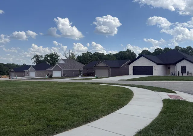 Photo 3 of Sale Pending at 330 Cinchpost Cir, London, KY 40744 | MLS# 26011202 | Listing updated on 2026-09-10