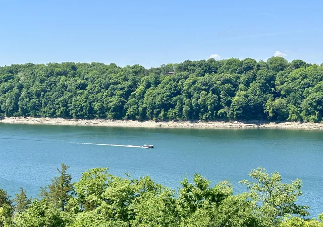 2nd image of 235 Lakeview Dr, Somerset, KY 42503 | MLS# 26011342