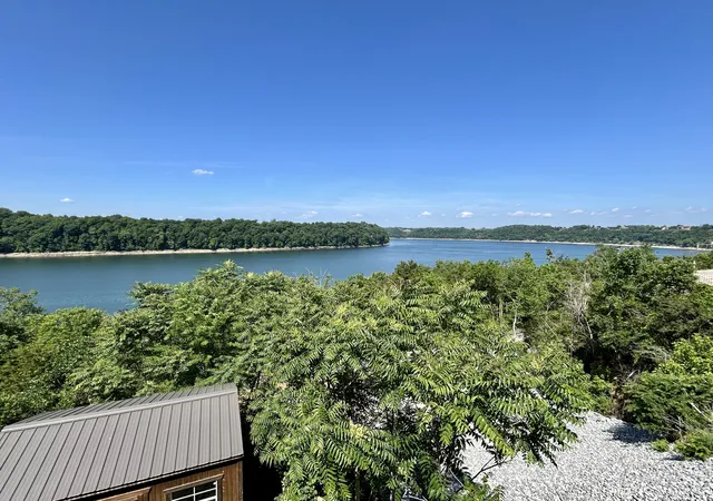 Photo 4 of Single family home for sale at 235 Lakeview Dr, Somerset, KY 42503 | MLS# 26011342 | Listing updated on 2026-06-23
