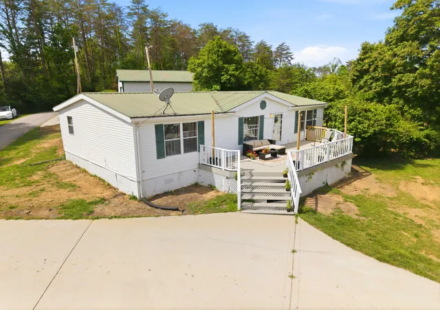 Homes for sale in Burnside, KY | 21 Pear Tree Ln, Burnside, KY 42519 | MLS# 26011341