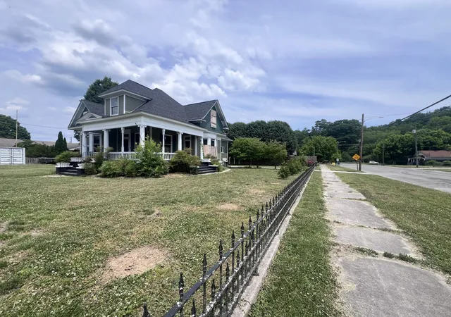 Homes for sale in Middlesboro, KY | 215 S 21St St, Middlesboro, KY 40965 | MLS# 26011288