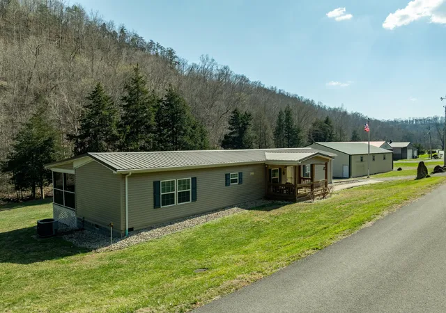 Homes for sale in Jamestown, KY | 570 Little Indian Dr Dr, Jamestown, KY 42629 | MLS# 26011404