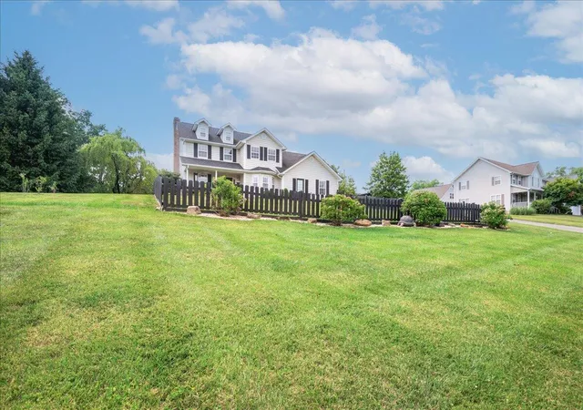 Photo 3 of Single family home for sale at 129 Ridge Point Ln, Corbin, KY 40701 | MLS# 26011642 | Listing updated on 2026-06-22