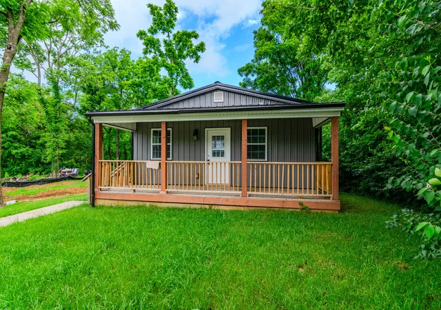 Homes for sale in Lawrenceburg, KY | 321 E Woodford St, Lawrenceburg, KY 40342 | MLS# 26011545