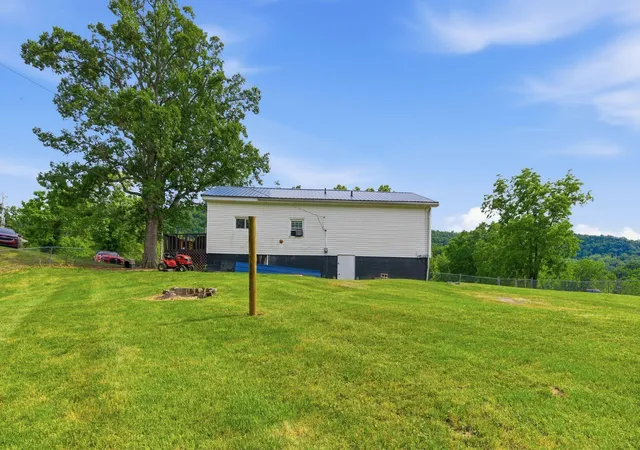 Homes for sale in Irvine, KY | 165 Sugar Hollow Rd, Irvine, KY 40336 | MLS# 26011441