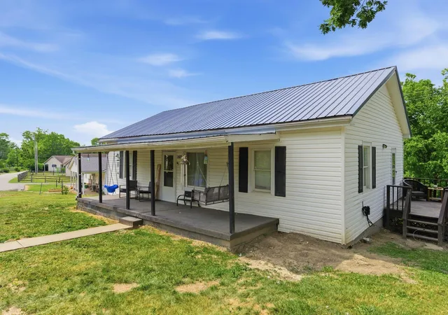 Homes for sale in Irvine, KY | 165 Sugar Hollow Rd, Irvine, KY 40336 | MLS# 26011441