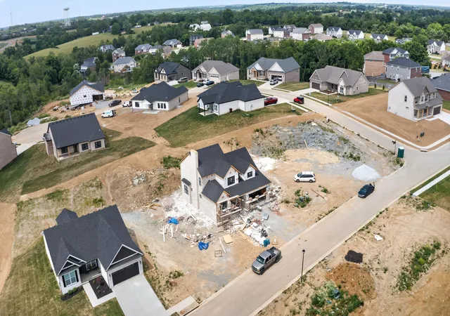 3rd image of 128 Ivy Creek Dr, Richmond, KY 40475 | MLS# 26011580