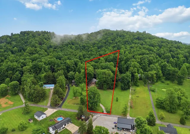 Homes for sale in Somerset, KY | 230 Whispering Oaks Dr, Somerset, KY 42503 | MLS# 26011718