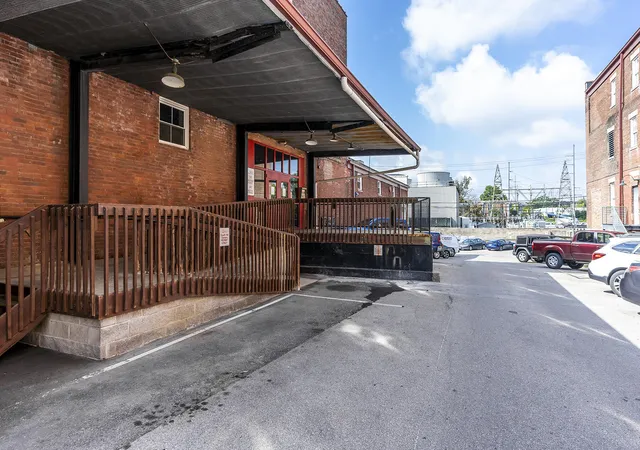 Homes for sale in Lexington, KY | 585 S Upper Street, Lexington, KY 40508 | Houzeo