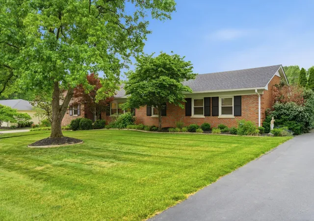 Photo 3 of Sale Pending at 704 Kirkland Dr, Lexington, KY 40502 | MLS# 26011568 | Listing updated on 2026-05-25