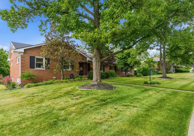 Photo 3 of Sale Pending at 704 Kirkland Dr, Lexington, KY 40502 | MLS# 26011568 | Listing updated on 2026-05-25