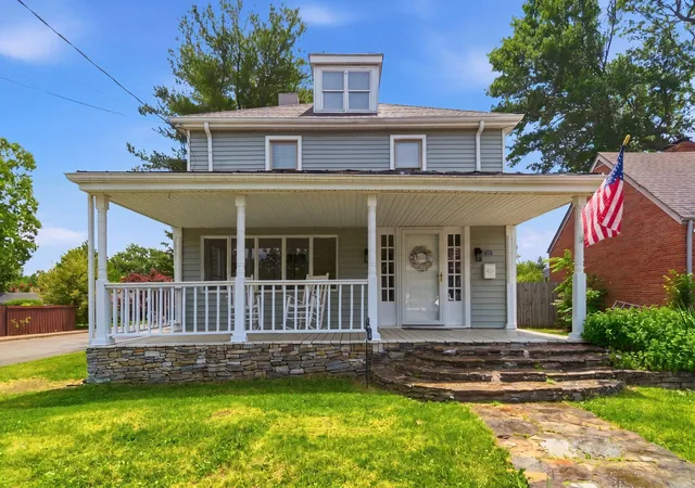 Photo 1 of Single family home for sale at 182 Bassett Ave, Lexington, KY 40502 | MLS# 26011512 | Listing updated on 2026-05-21