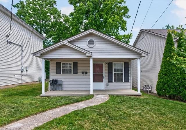 Photo 2 of Sale Pending at 141 Colfax St, Lexington, KY 40508 | MLS# 26011619 | Listing updated on 2026-08-31