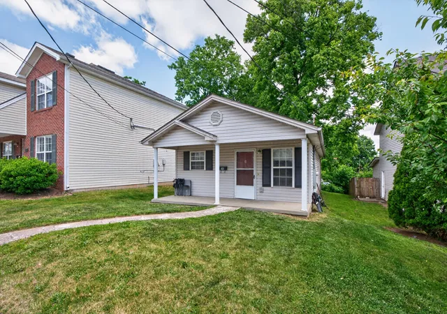 Photo 3 of Sale Pending at 141 Colfax St, Lexington, KY 40508 | MLS# 26011619 | Listing updated on 2026-08-31
