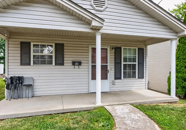 Photo 3 of Sale Pending at 141 Colfax St, Lexington, KY 40508 | MLS# 26011619 | Listing updated on 2026-08-31