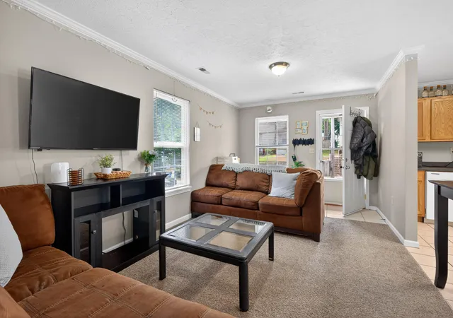 Photo 4 of Sale Pending at 141 Colfax St, Lexington, KY 40508 | MLS# 26011619 | Listing updated on 2026-08-31