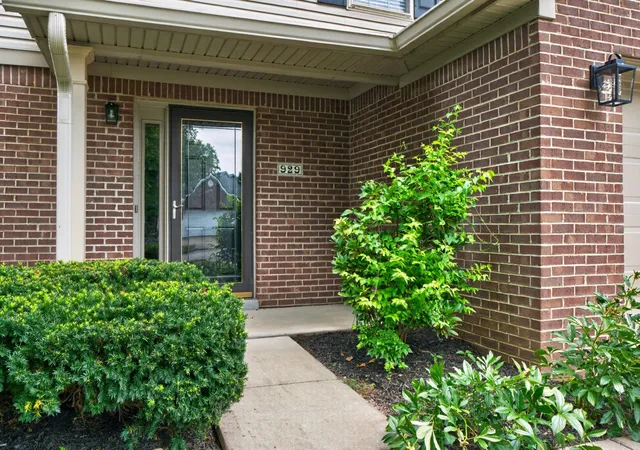 Photo 3 of Sale Pending at 929 Seneca Park, Lexington, KY 40515 | MLS# 26012766 | Listing updated on 2026-08-29