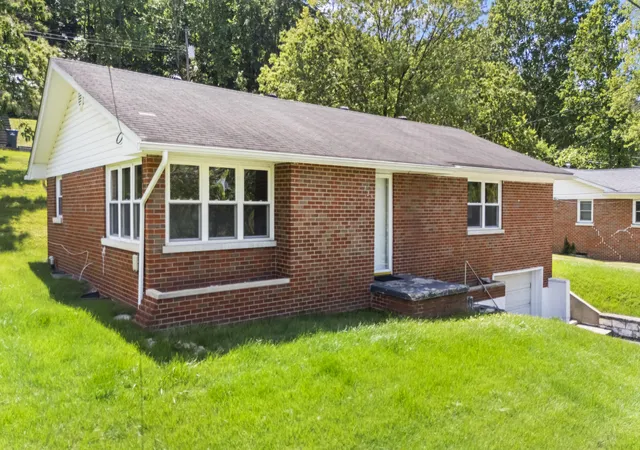 Homes for sale in Morehead, KY | 725 W Sun St, Morehead, KY 40351 | MLS# 26012540