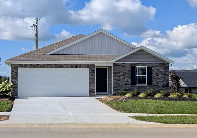 Photo 1 of Single family home for sale at 1005 Carriage Pl Dr, Richmond, KY 40475 | MLS# 26011632 | Listing updated on 2026-10-05