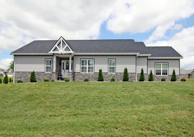 Photo 2 of Single family home for sale at 156 Kaydons Way, Somerset, KY 42501 | MLS# 26011813 | Listing updated on 2026-05-23