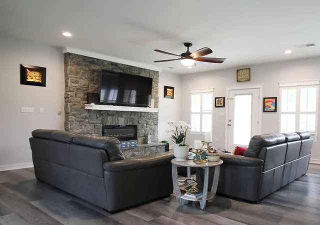 Photo 4 of Single family home for sale at 156 Kaydons Way, Somerset, KY 42501 | MLS# 26011813 | Listing updated on 2026-05-23