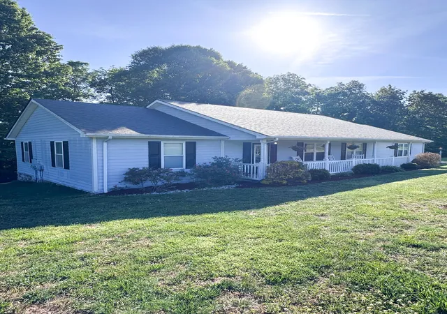 Homes for sale in Russell Springs, KY | 120 Cascade Cir, Russell Springs, KY 42642 | MLS# 26011687
