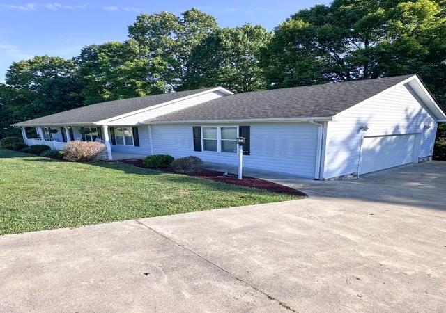 Homes for sale in Russell Springs, KY | 120 Cascade Cir, Russell Springs, KY 42642 | MLS# 26011687