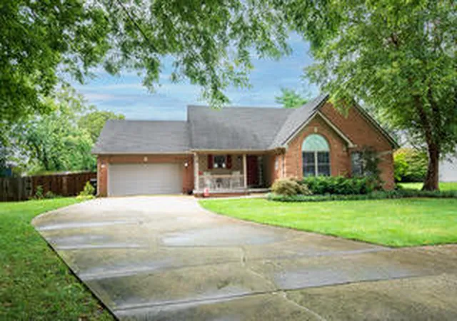 Photo 2 of Single family home for sale at 453 Gleneagles Way, Versailles, KY 40383 | MLS# 26011719 | Listing updated on 2026-08-28