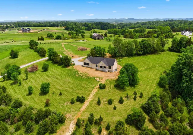 2nd image of 762 Perkins Ln, Lancaster, KY 40444 | MLS# 26011941
